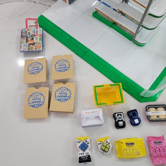 Zuru Mini brands 24 mini store plus around 50 of mini brand items - Picture 5 of 11